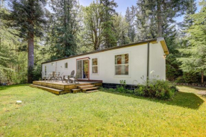 Glacier Home with Deck - 18 Mi to Mt Baker Ski Area!